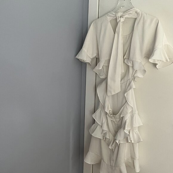 Ruffled elegant flowy white dress - open back - Picture 2 of 7